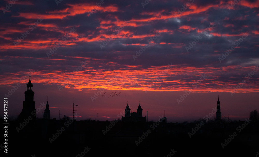 Panorama na Leszno, miasto w Polsce, o zachodzie słońca