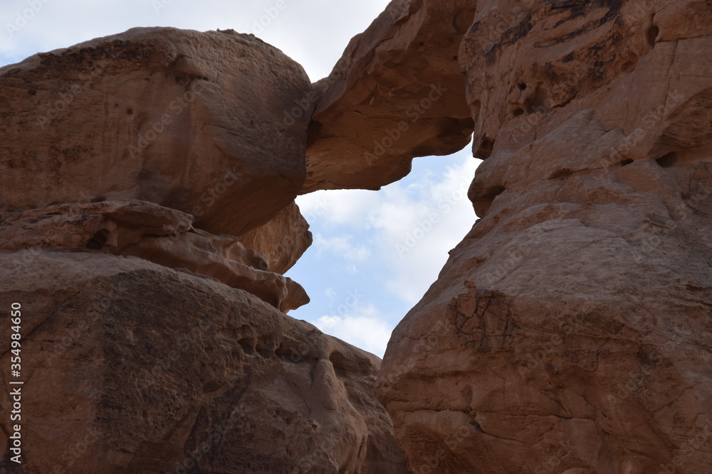 Fototapeta premium huge rock bridge with window to the sky shaped like a heart, Wadi Rum Desert, Jordan