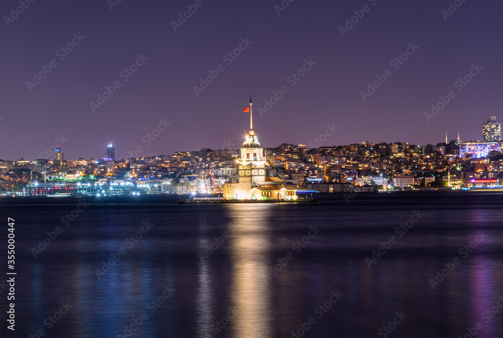 Cityscape of historic Istanbul with the illuminated Maiden's/Leander's Tower and the skyline in the evening. Uskudar, Istanbul, Turkey 
