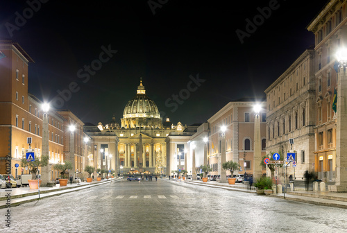 Fototapeta Naklejka Na Ścianę i Meble -  The Saint Peter cathedral of Vatican at night. The cathedral is one of the most famous travel distinations of the world and the largest catholic church