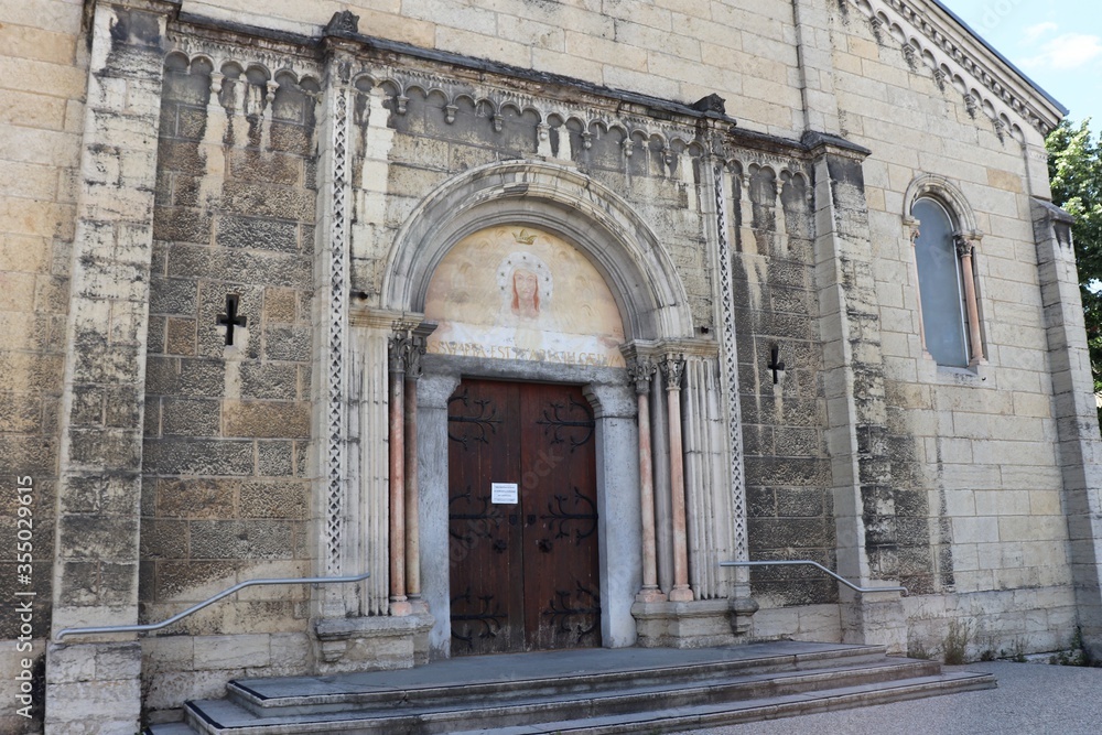 Eglise catholique Notre Dame à Bourgoin, village de Bourgoin Jallieu, département de l'Isère, France