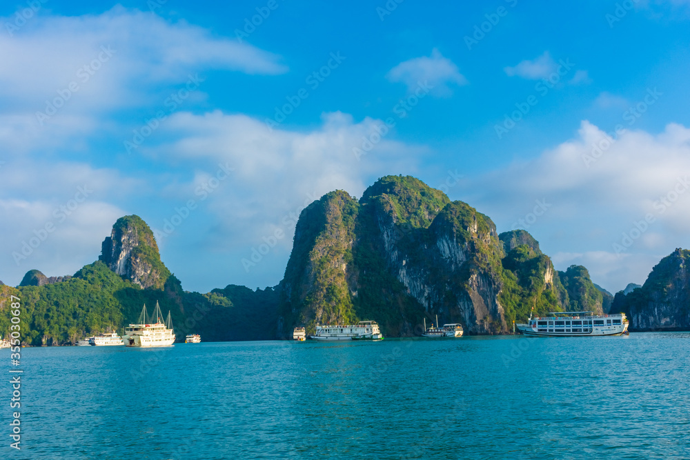Obraz premium HA LONG BAY, VIETNAM, JANUARY 6 2020: Ship in the beautiful Ha long bay