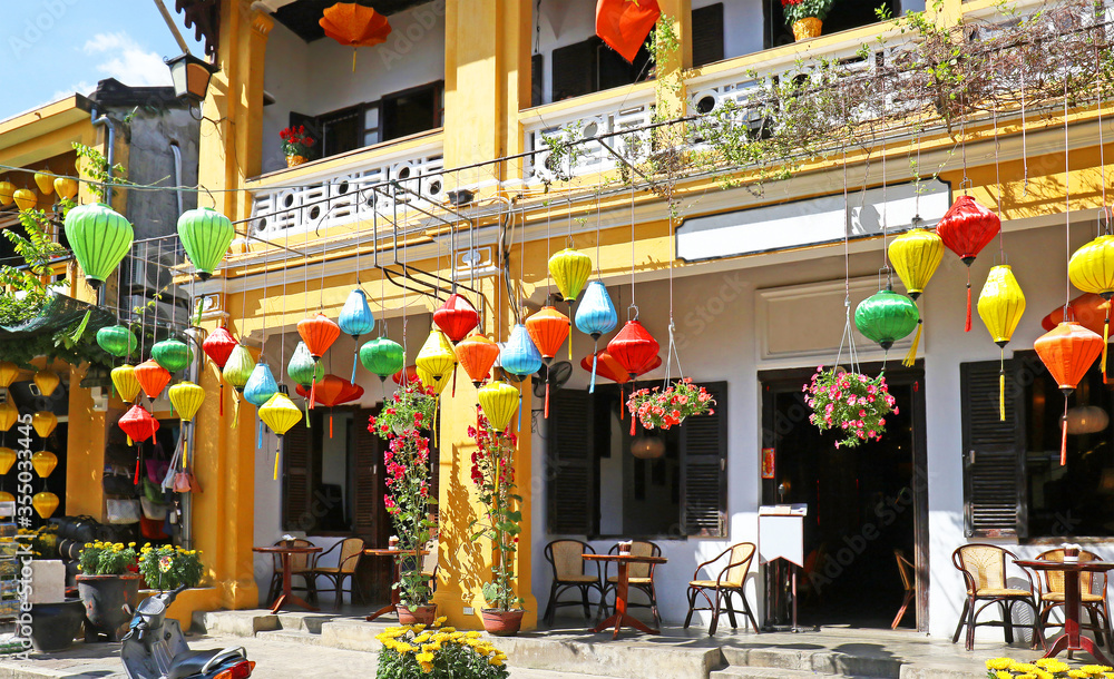 Φωτογραφία Sunny day at Hoian Ancient town, colourful houses