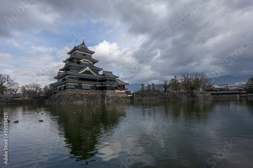 matsumoto castle horizontal reflection