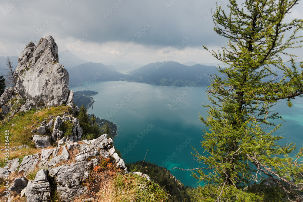 Obraz premium View of Lake Attersee from Schoberstein Mountain in Austria.