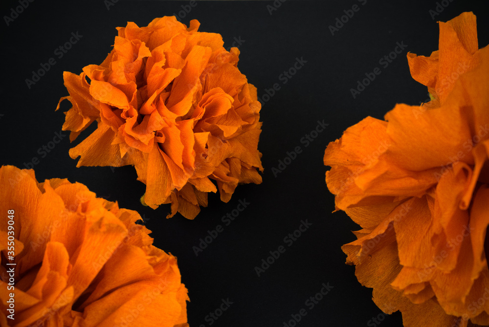 Φωτογραφία Orange flowers made out crepe paper, used in the festivity of dia de los muertos