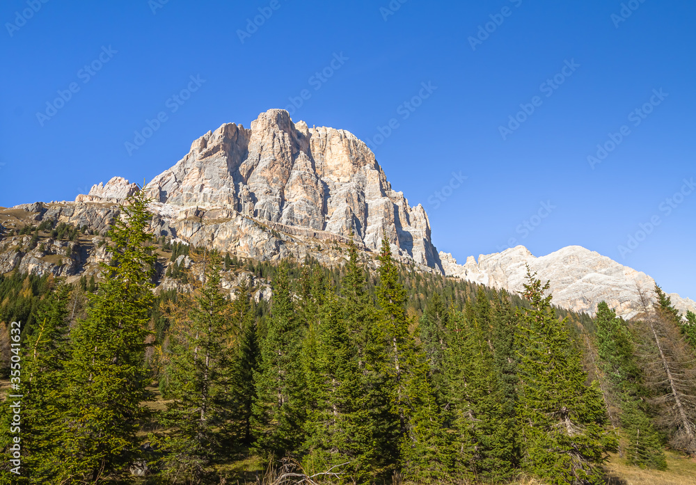 Obraz premium Italian national park of Ampezzo Dolomites.