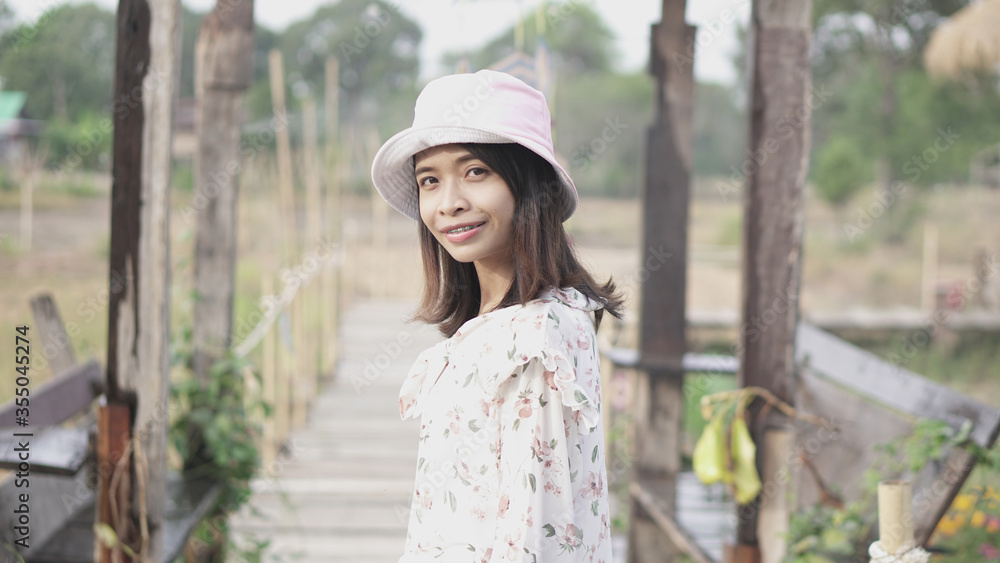 Naklejka premium portrait Asian women wearing patterned clothes, happy to travel, pink hats, smiling, seeing braces. 