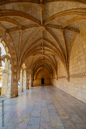 Mosteiro dos Jer  nimos