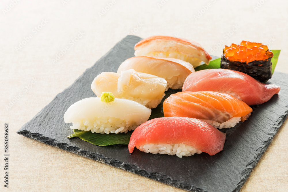 握り寿司の盛り合わせ Japanese food Sushi on black stone plate 握り寿司の盛り合わせ Japanese food Sushi on black stone plate