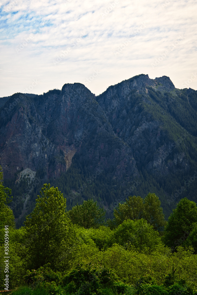  2020-06-02 MOUNT SI FROM THE SNOQUALMIE VALLEY VERTICAL 2