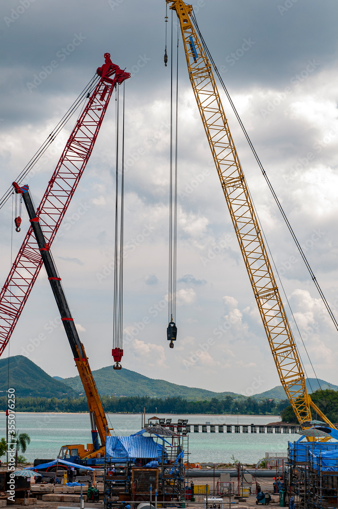 Fototapeta premium crane on the construction site