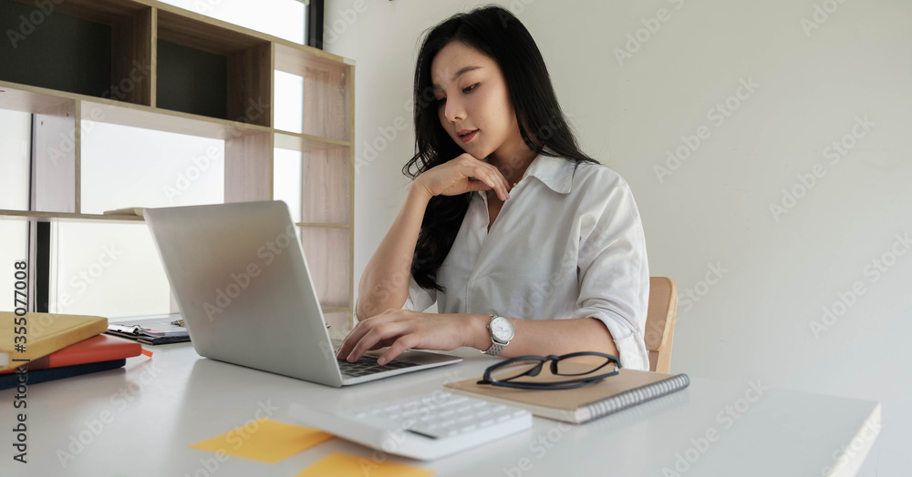Asian businesswoman working with portable laptop computer Asian businesswoman working with portable laptop computer