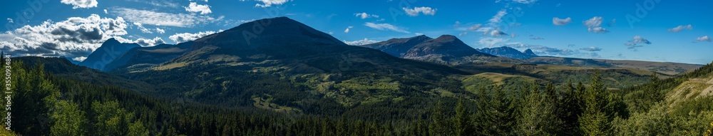 Fototapeta premium panoramic view of the mountains