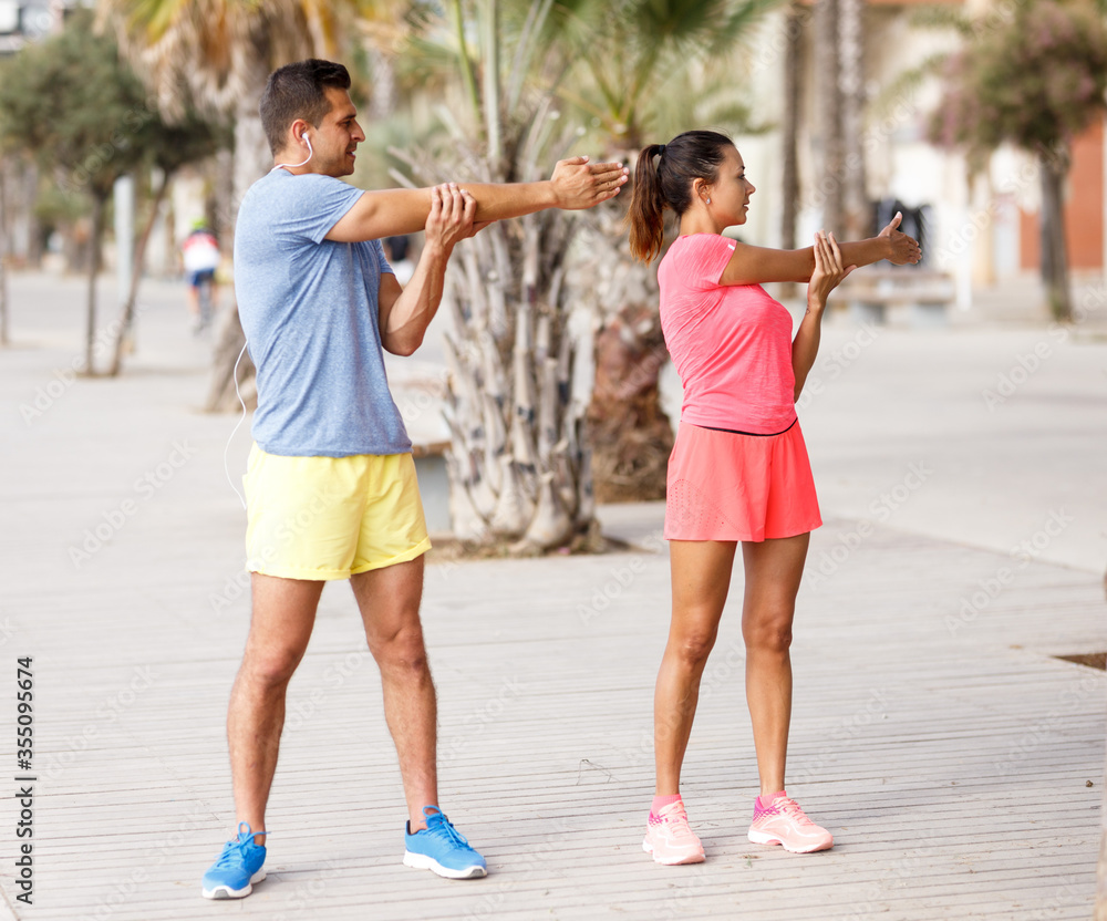 Obraz premium Couple training outdoors