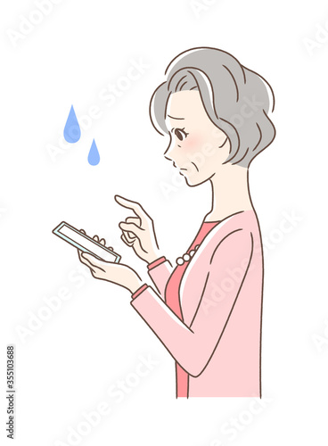 スマホを操作して不安な女性の横顔