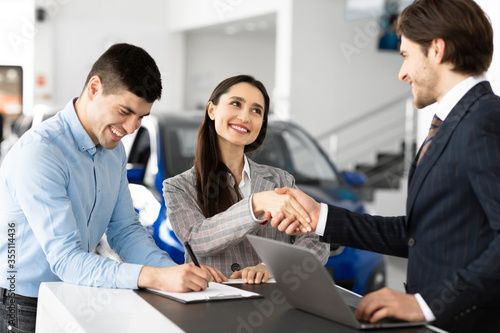 Wallpaper Mural Spouses Buying Car And Handshaking With Seller Man Torontodigital.ca