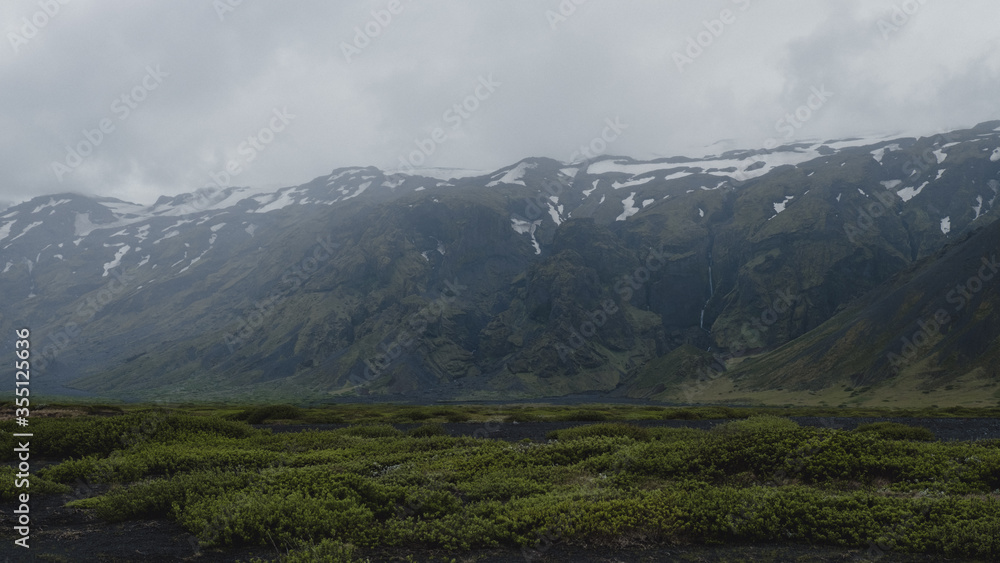 Montagnes enneiges en Islande