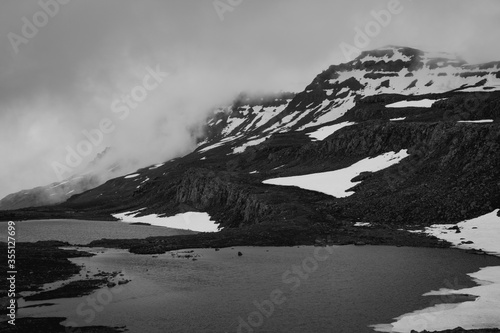 fjords en Islande, photo noir et blanc