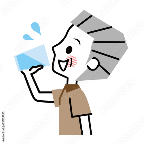 水を飲むシニア男性　水分補給