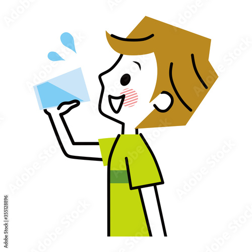 水を飲む男性　水分補給
