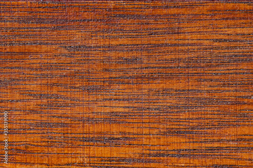 Holz braun lasiert