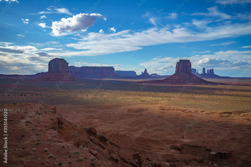 Naklejka premium sunset at artists point in monument valley, usa