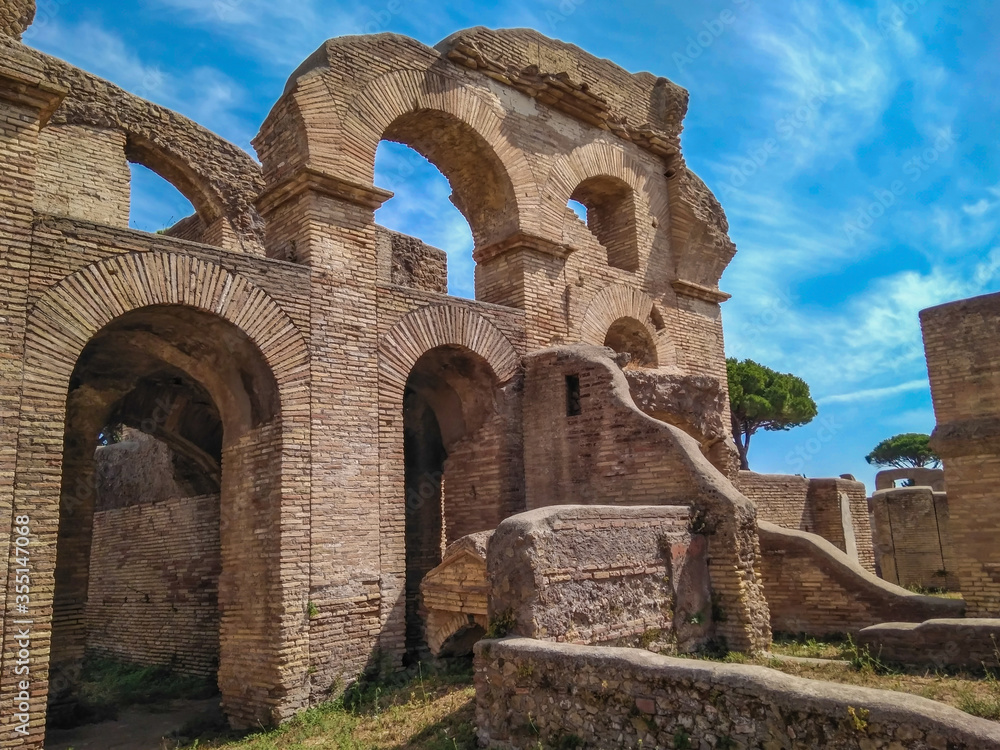 Traces of bygone eras next to Rome, on Ostia Antica