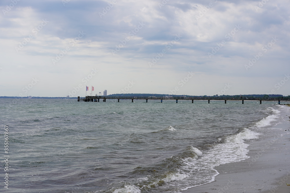 Panoramablick auf die Seebrücke von Haffkrug (Lübecker Bucht) Panoramablick auf die Seebrücke von Haffkrug (Lübecker Bucht)