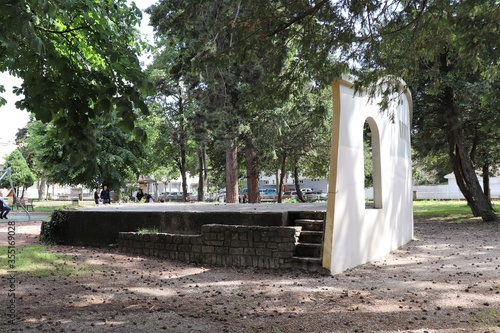 Le square de Rehau à Bourgoin Jallieu, ville de Bourgoin Jallieu, Département de l'Isère, France photo