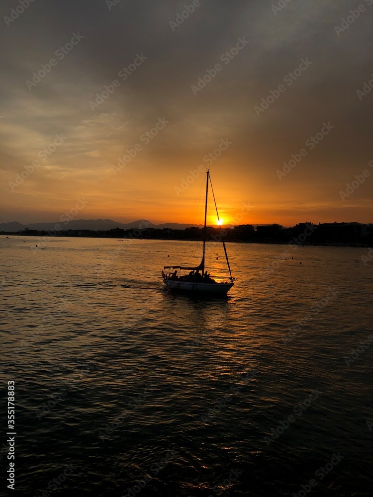 Fototapeta premium sailboat at sunset