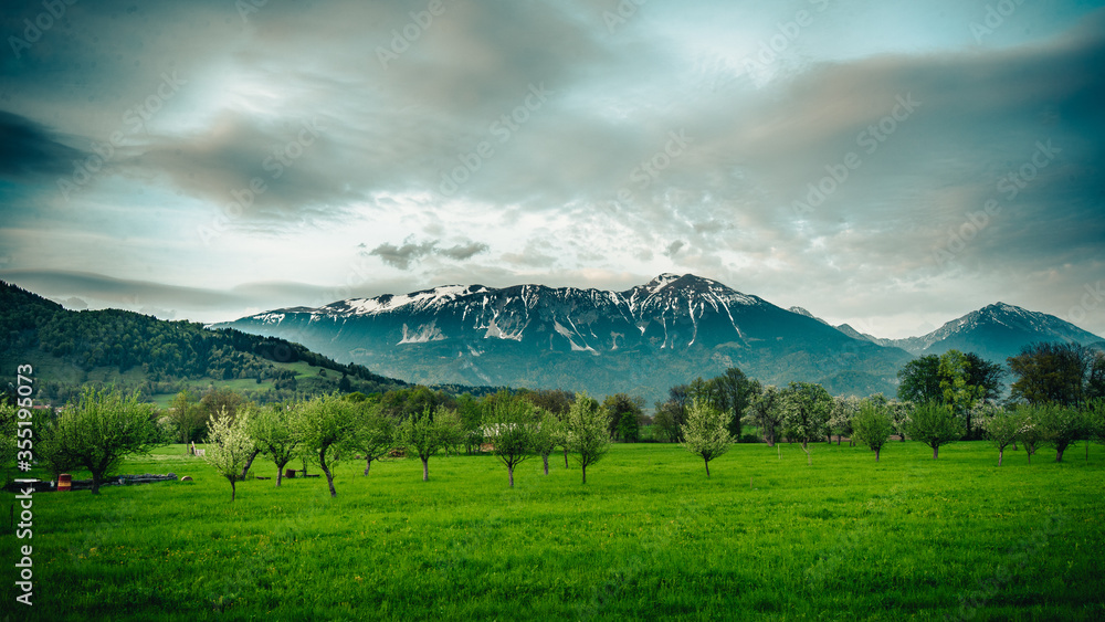 Obraz premium Panorama of mountain range in slovenia