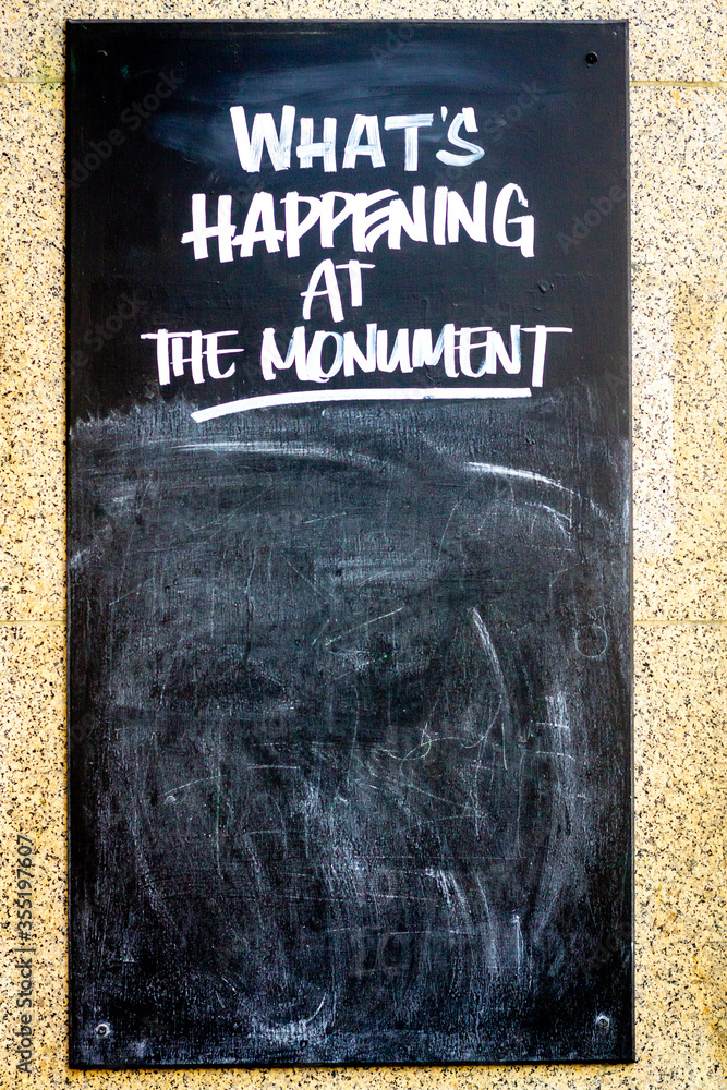 Fototapeta premium What is happening at the Monument? 