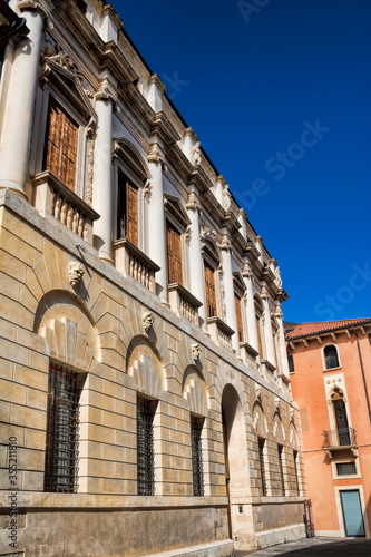 vicenza, italien - historischer palazzo in der altstadt