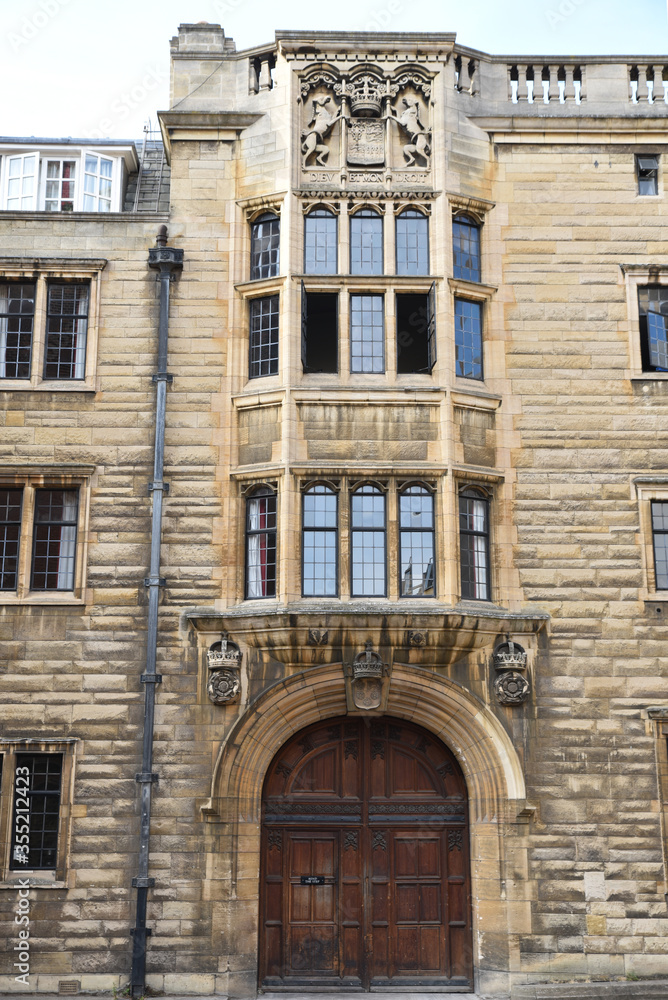 Fototapeta premium Façade victorienne à Cambridge, Angleterre