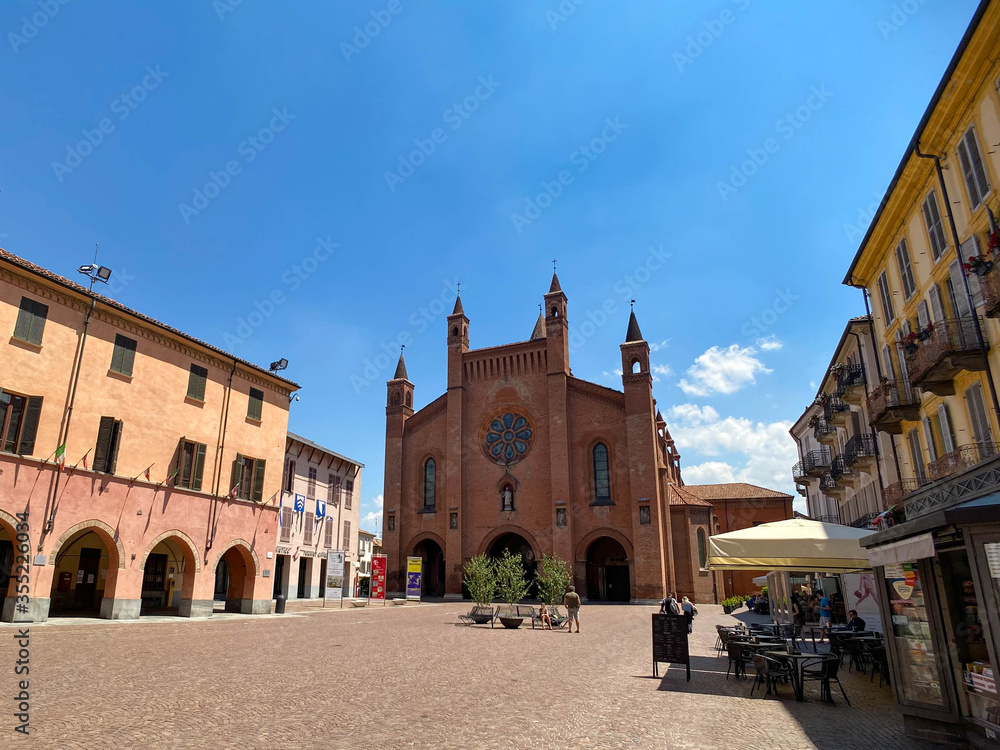 Fototapeta premium View of St. Lawrence Cathedral with the Cathedral of Alba-Piemonte, Italy