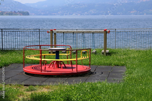 parco giochi per bambini sul lago, children's playground on the lake