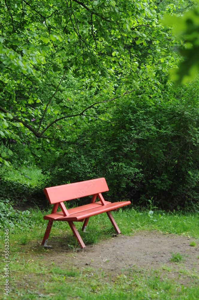 Rote Bank im Park