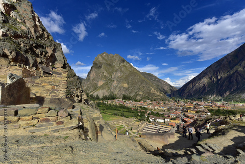 Ollantaytambo-view Pinkuylluna, Araqhama and the plaza of Manyaraki 324

 photo