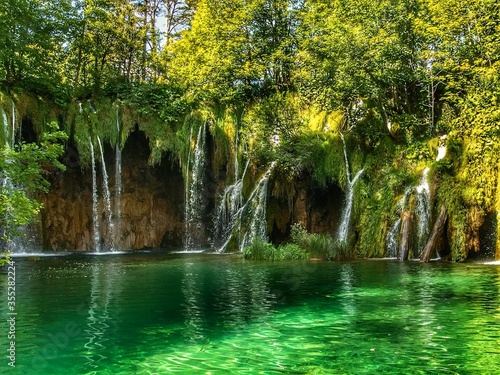 Fototapeta Naklejka Na Ścianę i Meble -  Landscape of waterfall and turquoise lake in the forest. Plitvice Lakes National Park. Nacionalni park Plitvicka Jezera, one of the oldest and largest national parks in Croatia. UNESCO World Heritage.