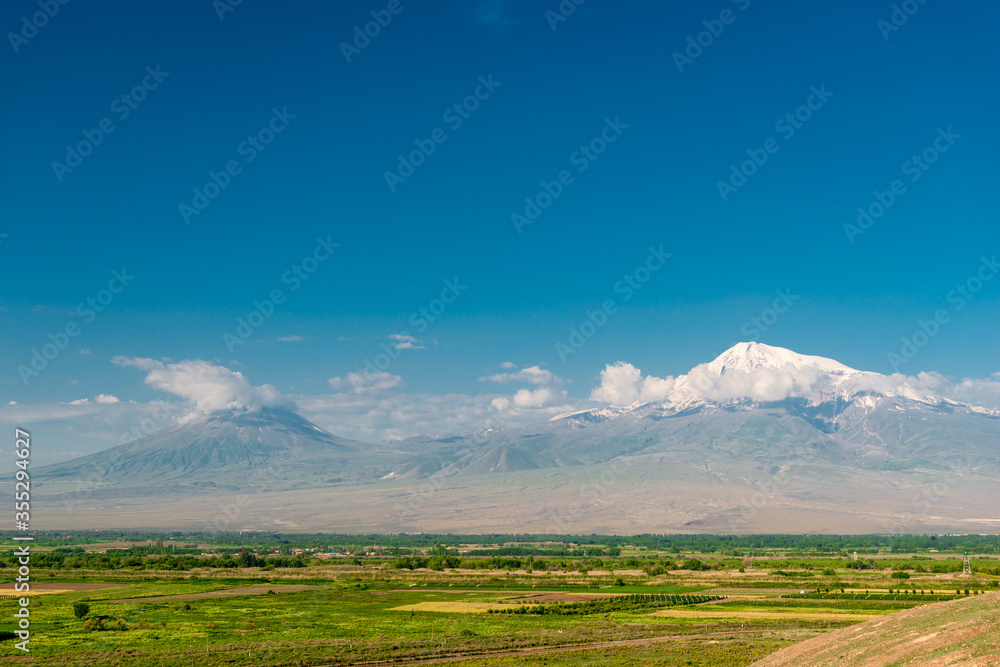 Obraz premium Big and Small Ararat on a summer sunny day, beautiful landscape