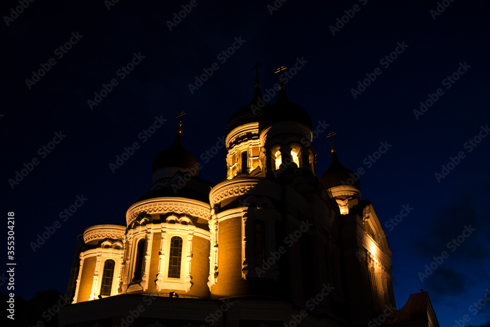 Photo of the Alexander Nevsky Cathedral in the old town of Tallinn, night time.