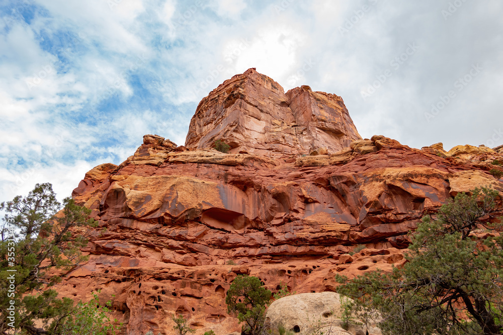 Fototapeta premium Beautiful landscape along the Cassidy Arch Trail of Capitol Reef National Park