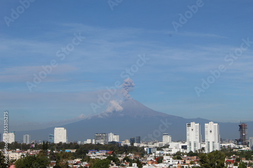 Volcán Popocatepetl en la mañana