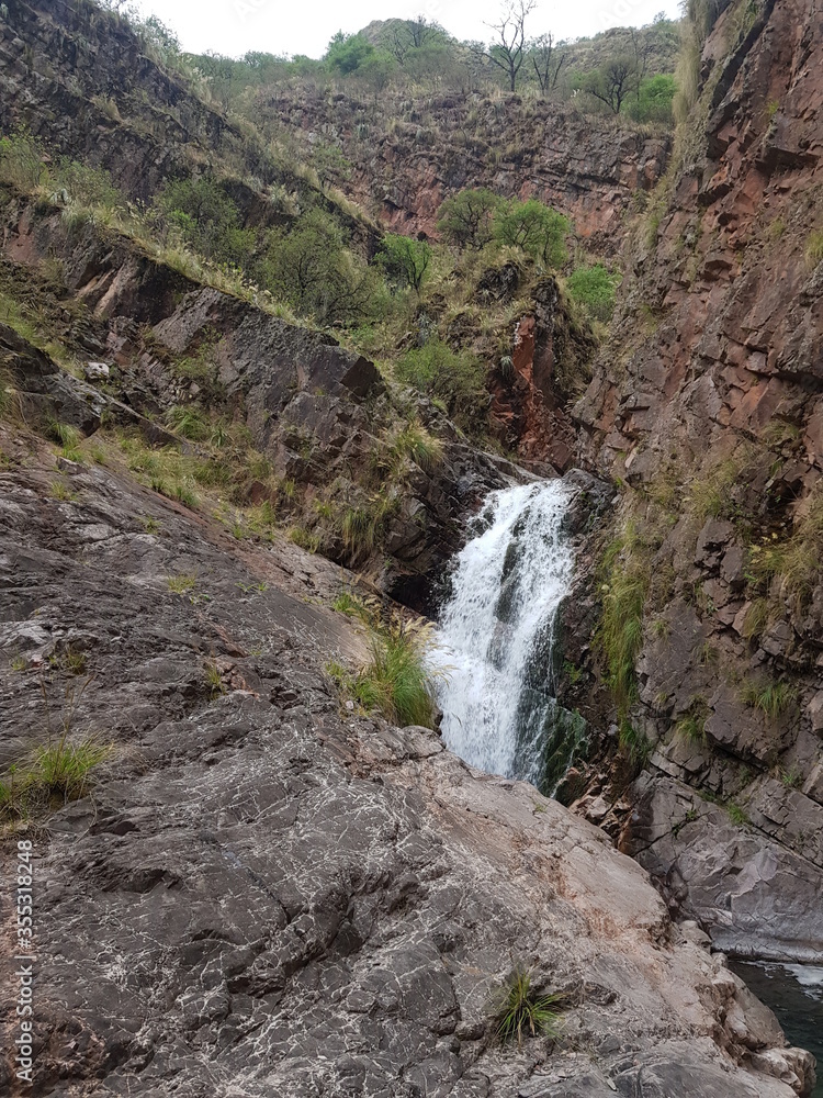Cascada escondida Cascada escondida