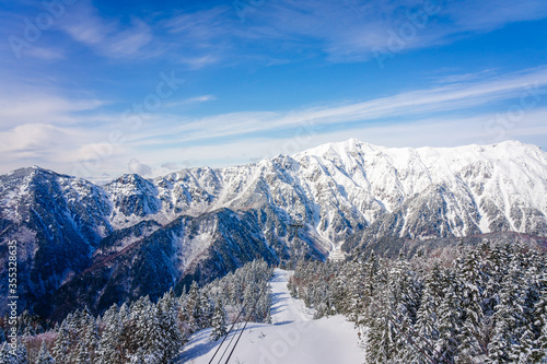 Fotografia Shinhotaka Ropeway (Shin-Hotaka), Cable car station during snowing on winter in
