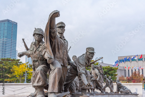 Canvas Print Statue of soliders in front of the War Memorial of Korea in Seoul, Republic of K
