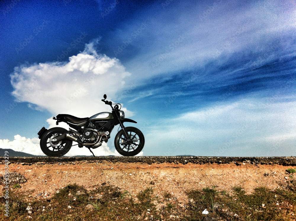 Obraz premium motorcycle on the road