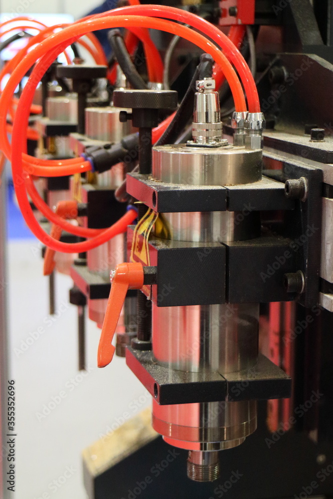 Hydraulic spindle of milling machine. Hydraulic spindle of milling machine.
