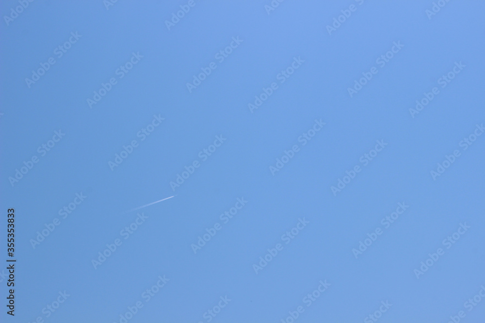 空_0011_飛行機雲と雲ひとつない空